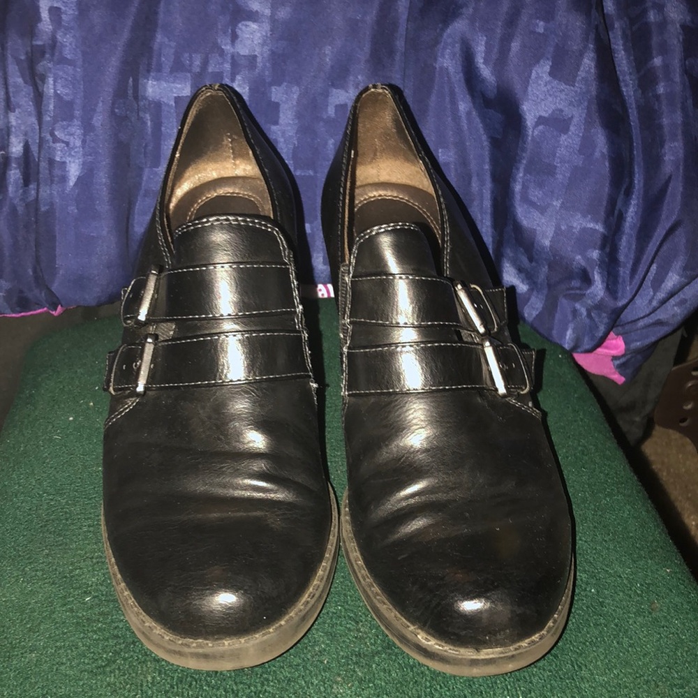 Black dress shoes